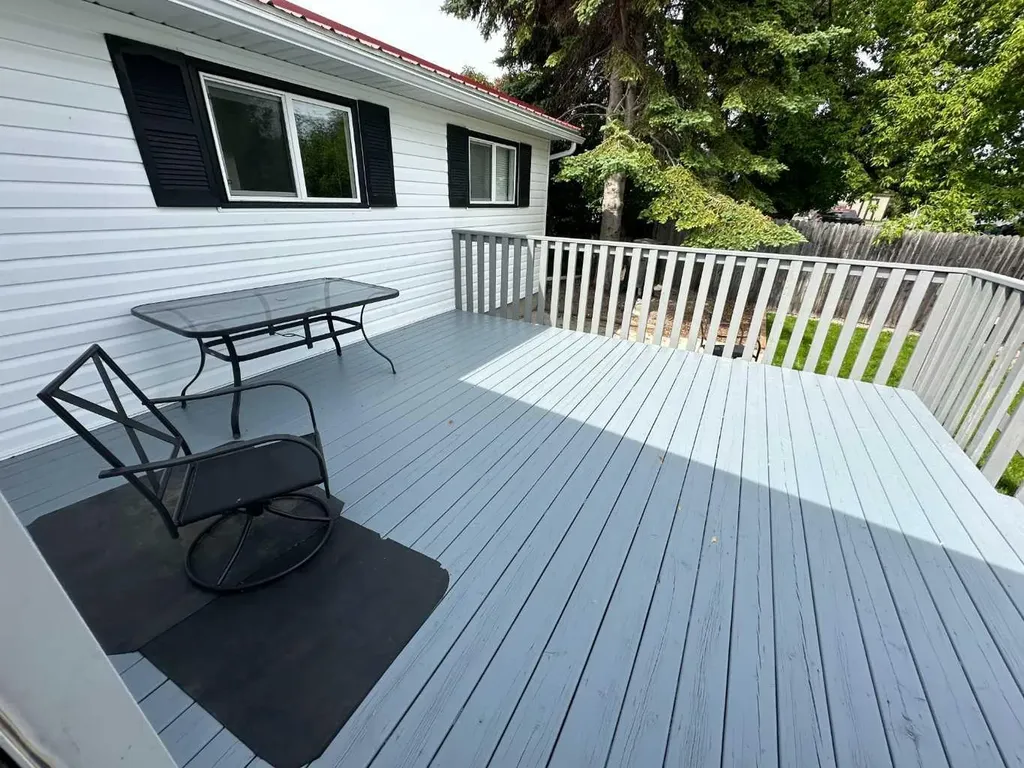1422 19 Avenue Didsbury AB T0M 0W0