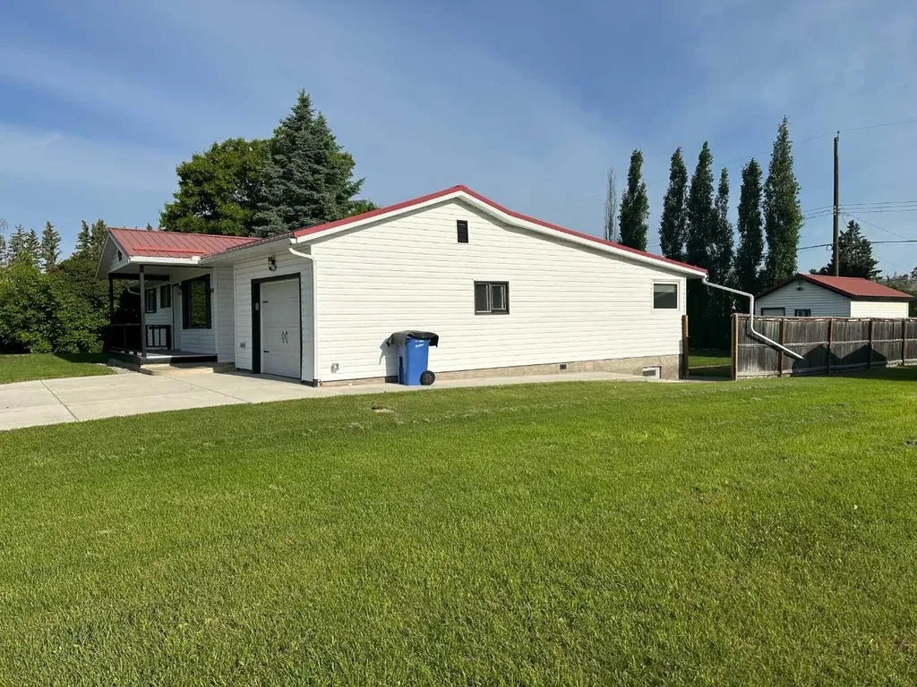 1422 19 Avenue Didsbury AB T0M 0W0