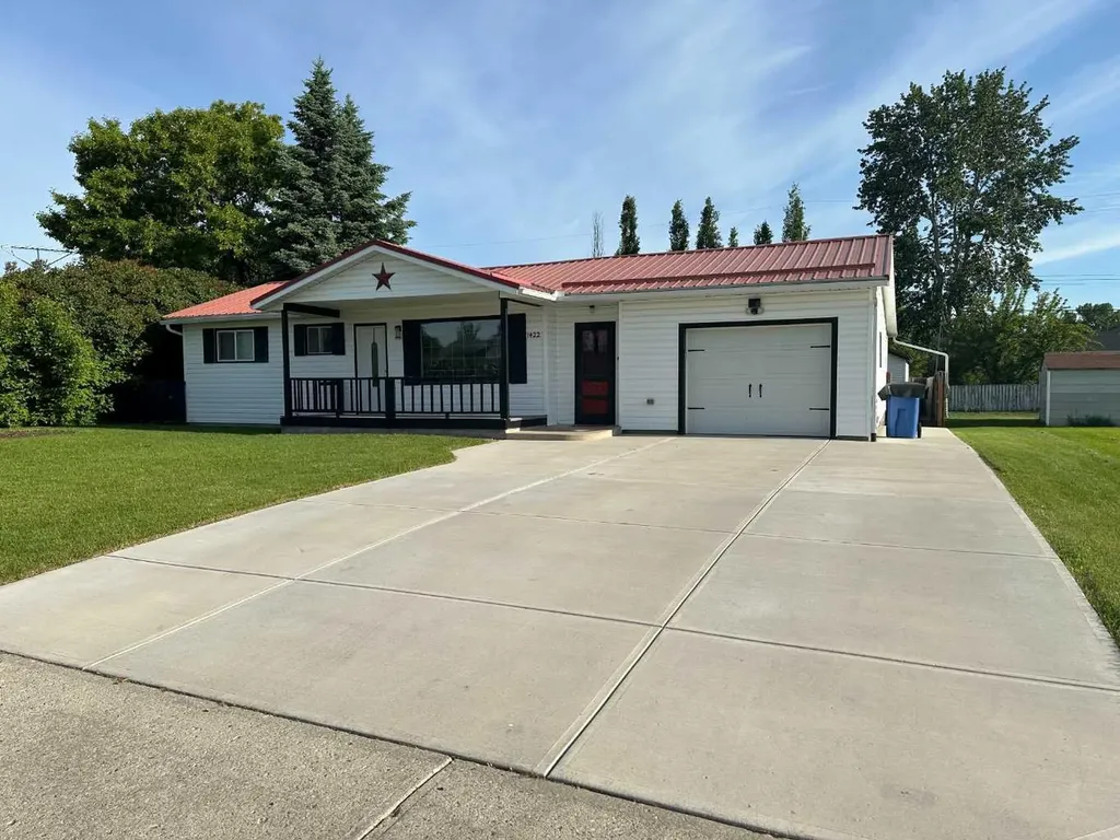 1422 19 Avenue Didsbury AB T0M 0W0