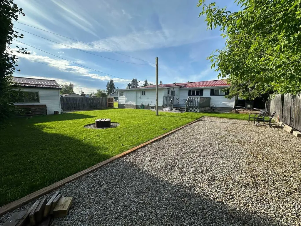 1422 19 Avenue Didsbury AB T0M 0W0