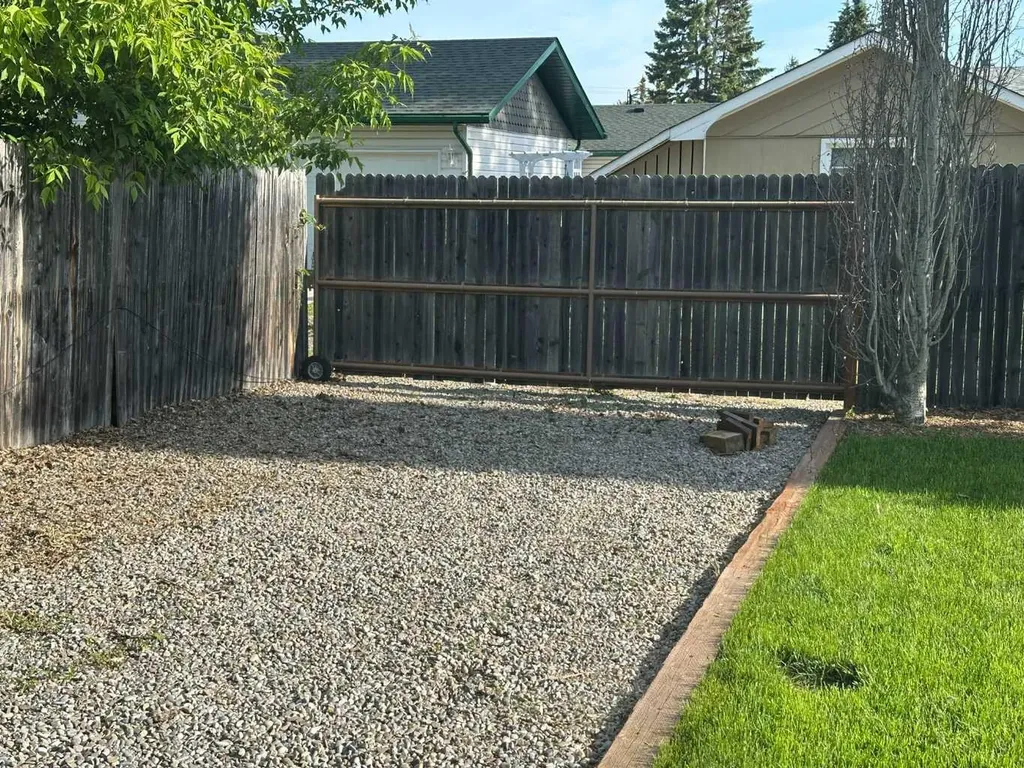 1422 19 Avenue Didsbury AB T0M 0W0