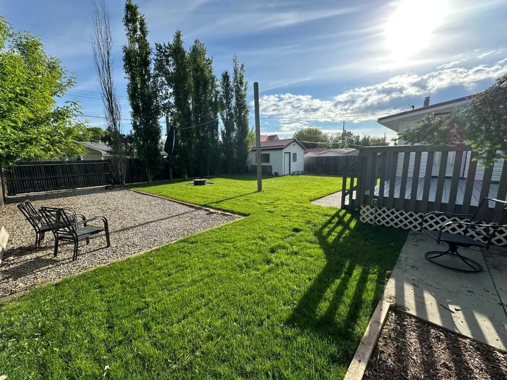 1422 19 Avenue Didsbury AB T0M 0W0