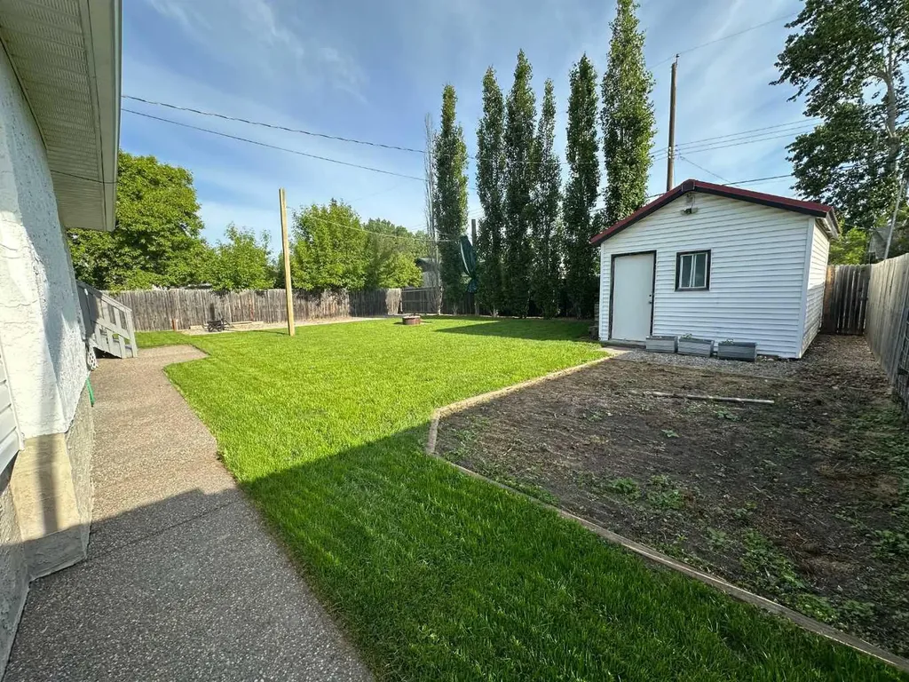 1422 19 Avenue Didsbury AB T0M 0W0