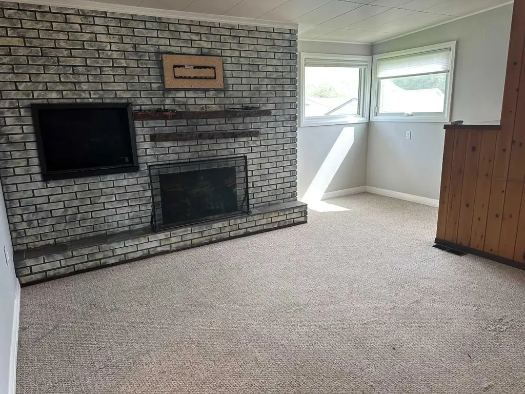 1422 19 Avenue Didsbury AB T0M 0W0