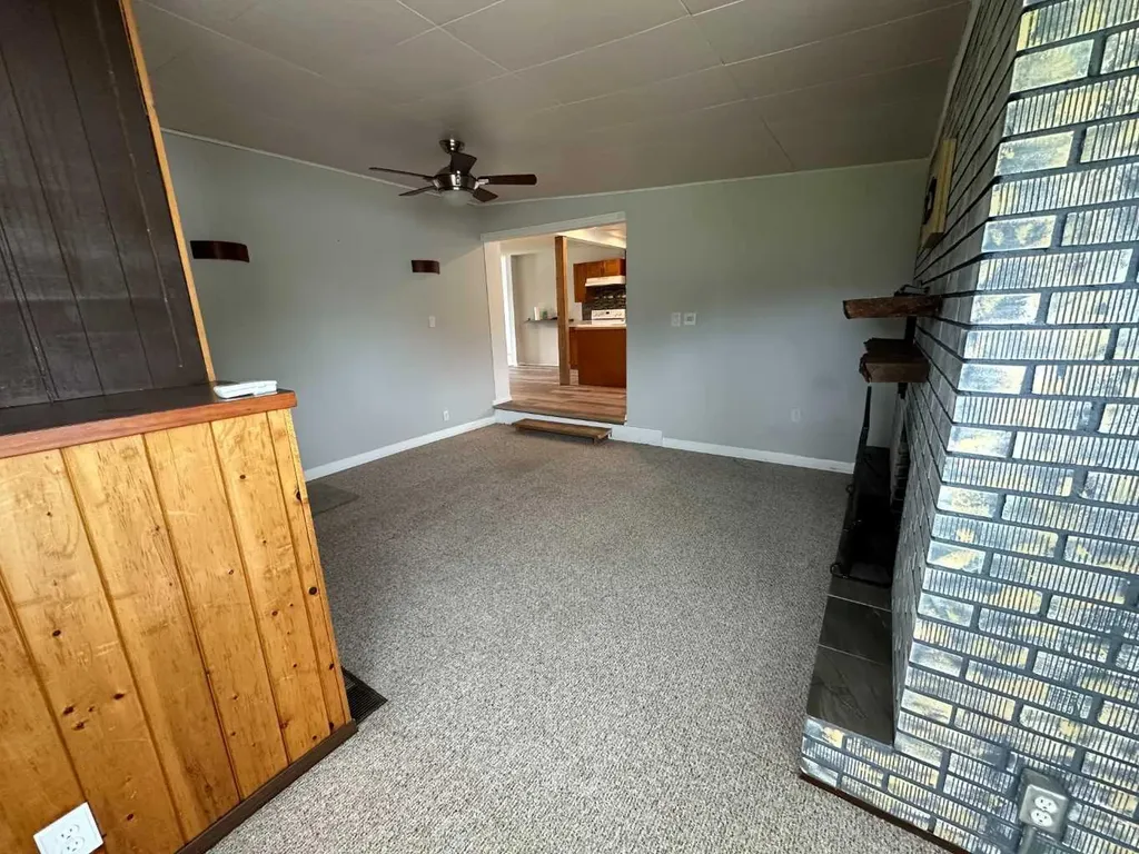 1422 19 Avenue Didsbury AB T0M 0W0