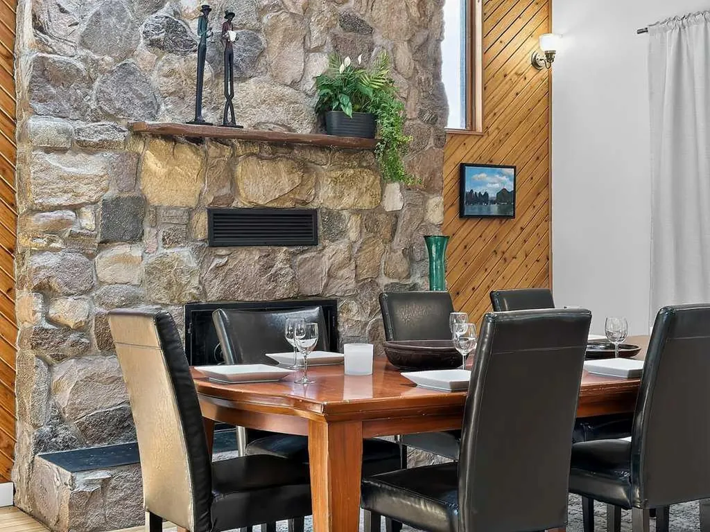 2319 5 Avenue NW Calgary AB T2N 0T1