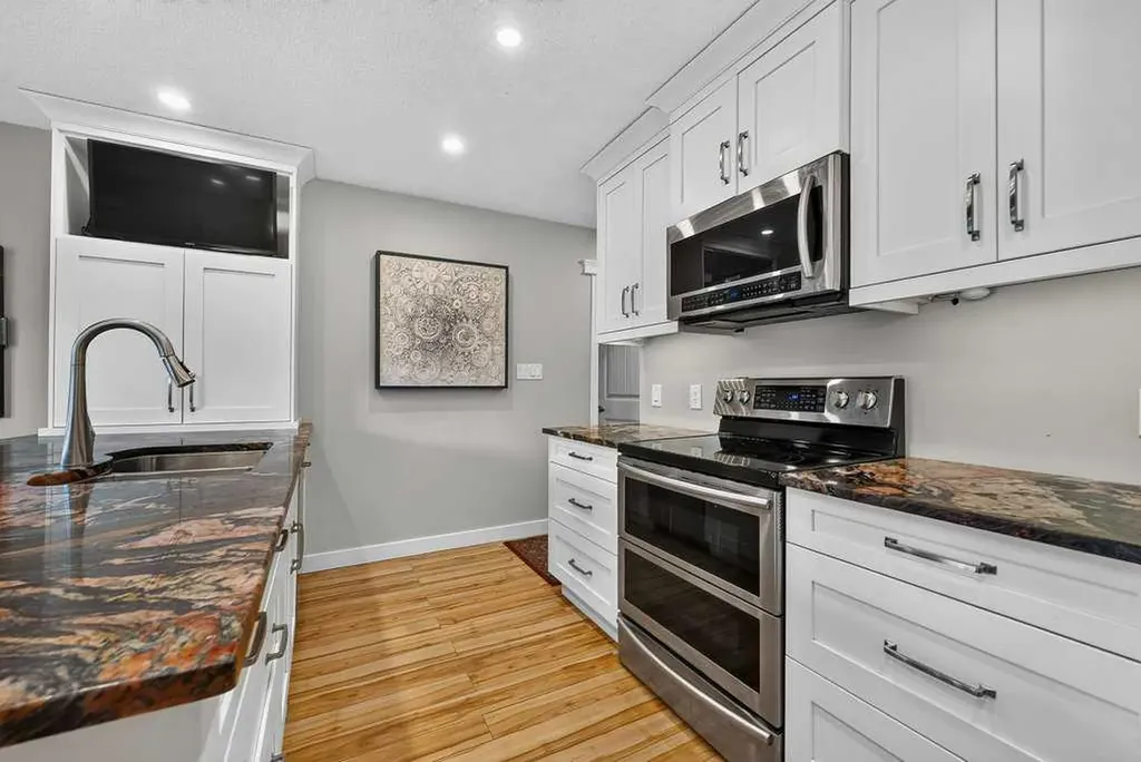 2319 5 Avenue NW Calgary AB T2N 0T1