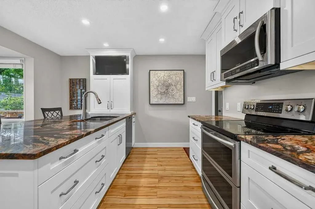2319 5 Avenue NW Calgary AB T2N 0T1