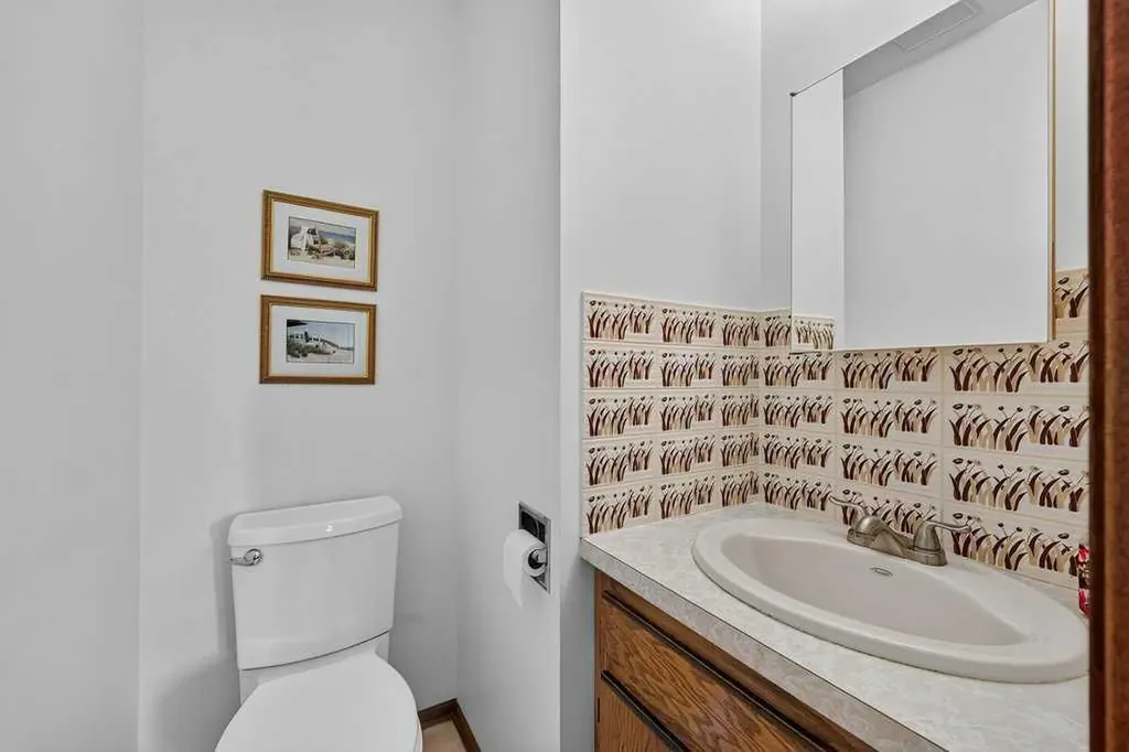 2319 5 Avenue NW Calgary AB T2N 0T1