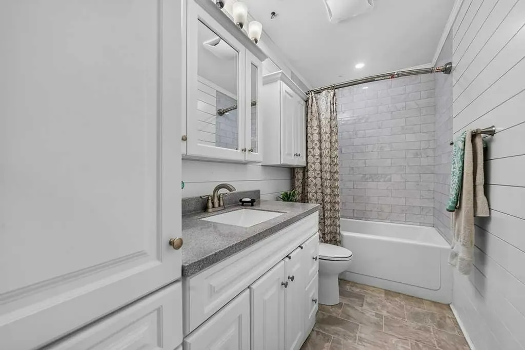 2319 5 Avenue NW Calgary AB T2N 0T1