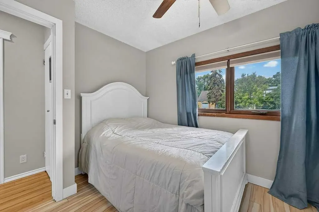 2319 5 Avenue NW Calgary AB T2N 0T1