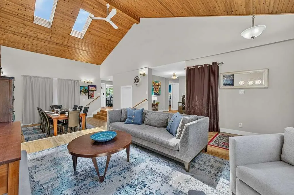 2319 5 Avenue NW Calgary AB T2N 0T1