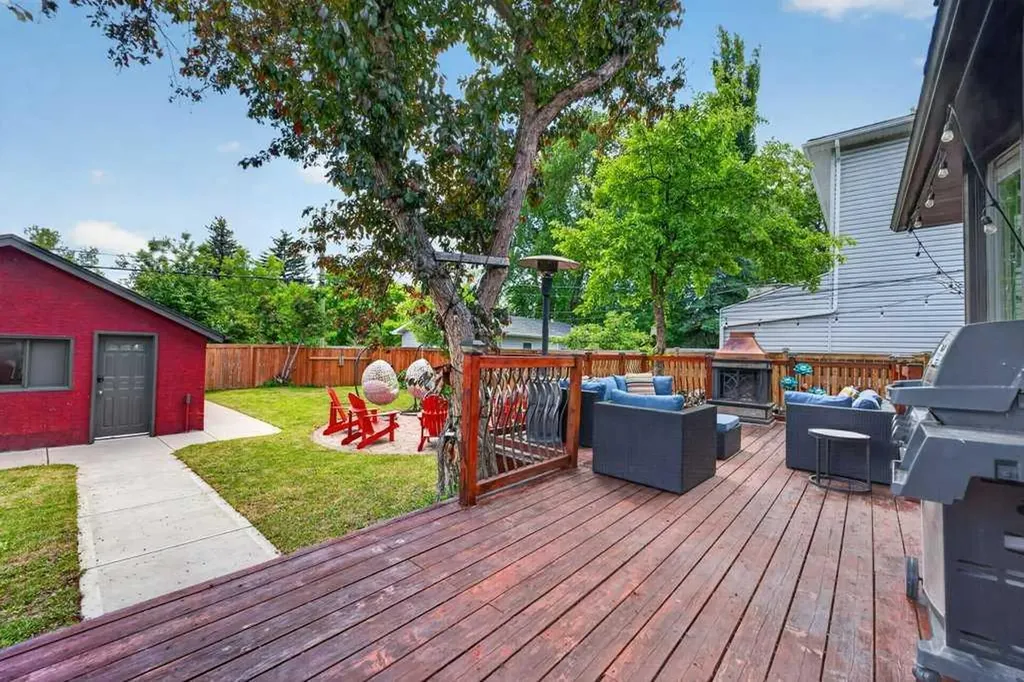 2319 5 Avenue NW Calgary AB T2N 0T1