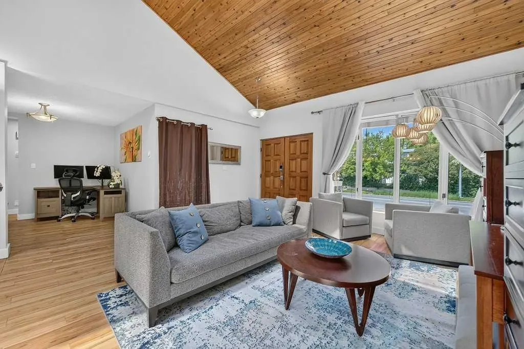 2319 5 Avenue NW Calgary AB T2N 0T1