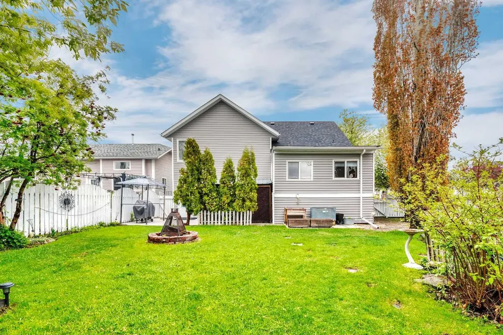 6 Greenview Crescent Strathmore AB T1P 1L2