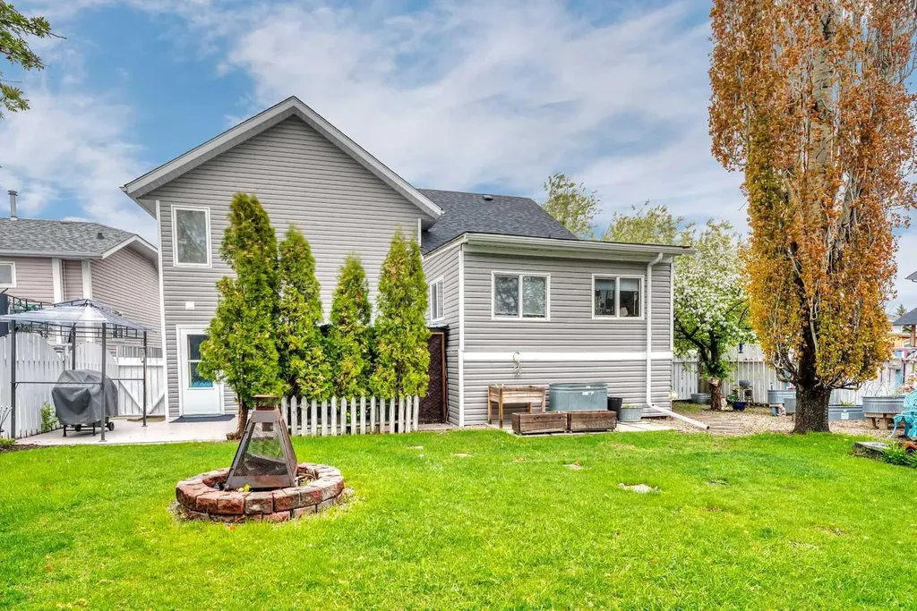 6 Greenview Crescent Strathmore AB T1P 1L2