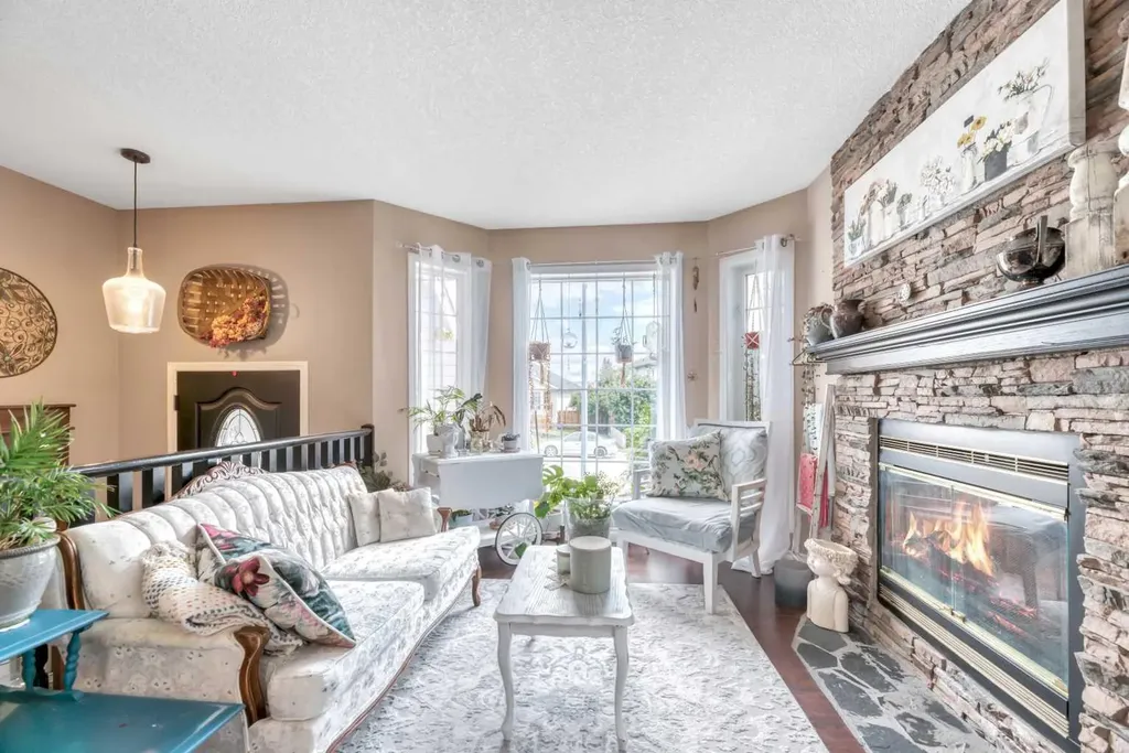 6 Greenview Crescent Strathmore AB T1P 1L2