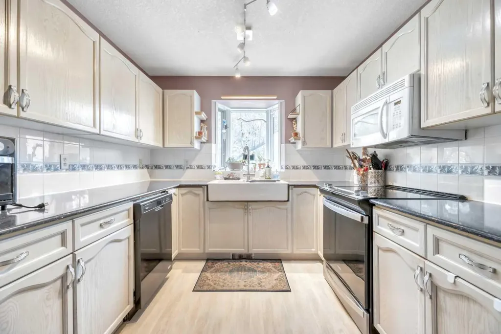 6 Greenview Crescent Strathmore AB T1P 1L2