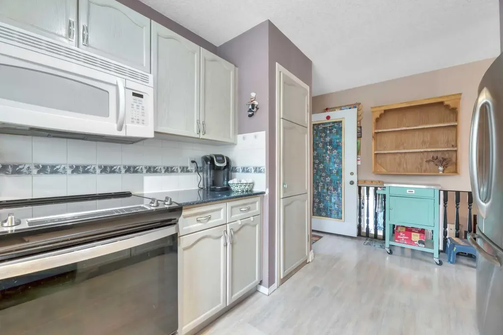 6 Greenview Crescent Strathmore AB T1P 1L2