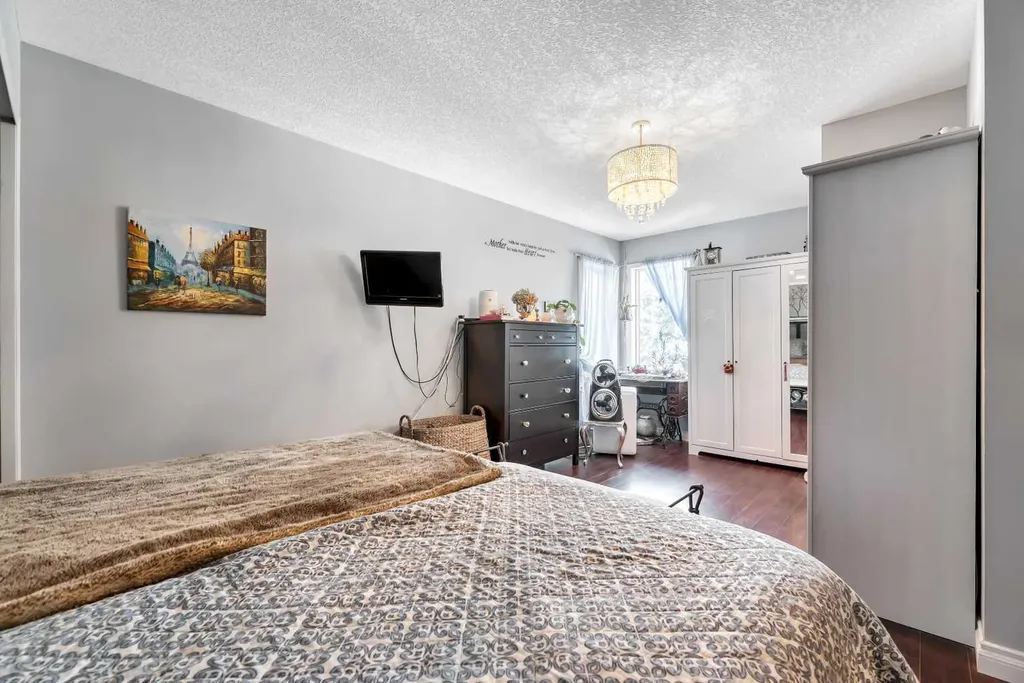 6 Greenview Crescent Strathmore AB T1P 1L2