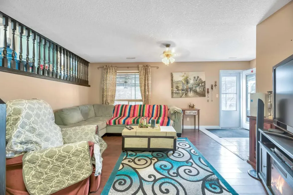 6 Greenview Crescent Strathmore AB T1P 1L2