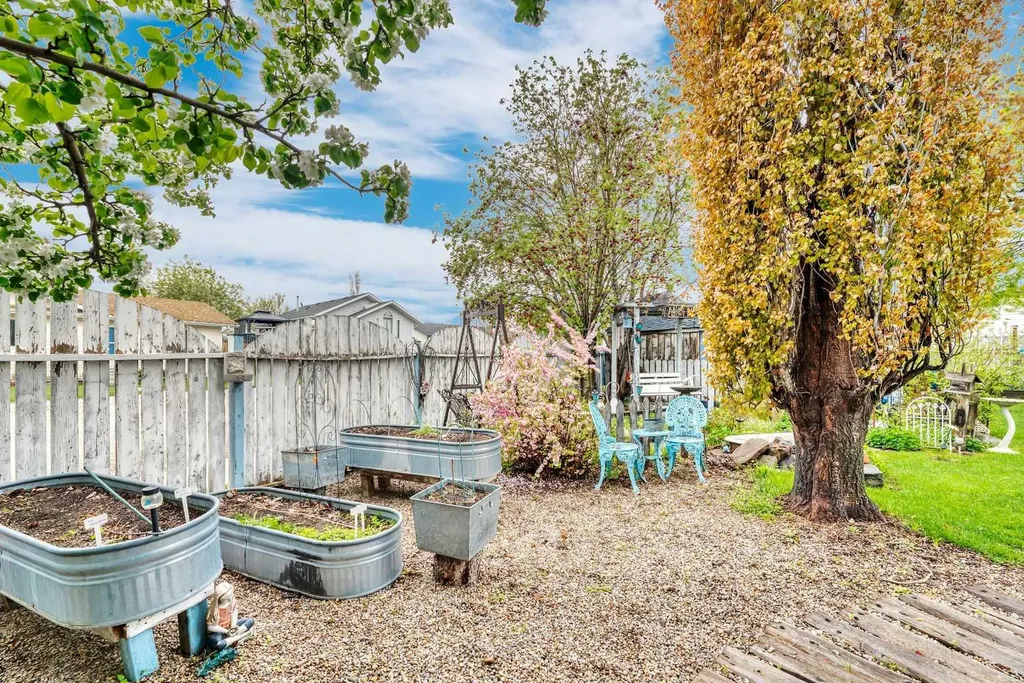 6 Greenview Crescent Strathmore AB T1P 1L2