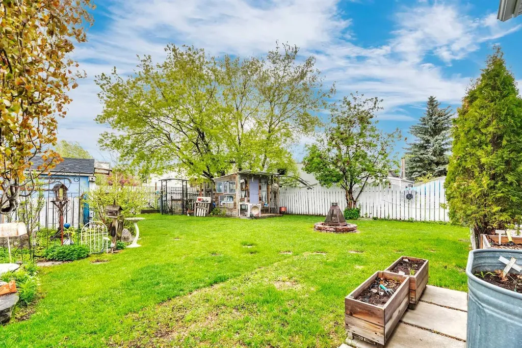 6 Greenview Crescent Strathmore AB T1P 1L2