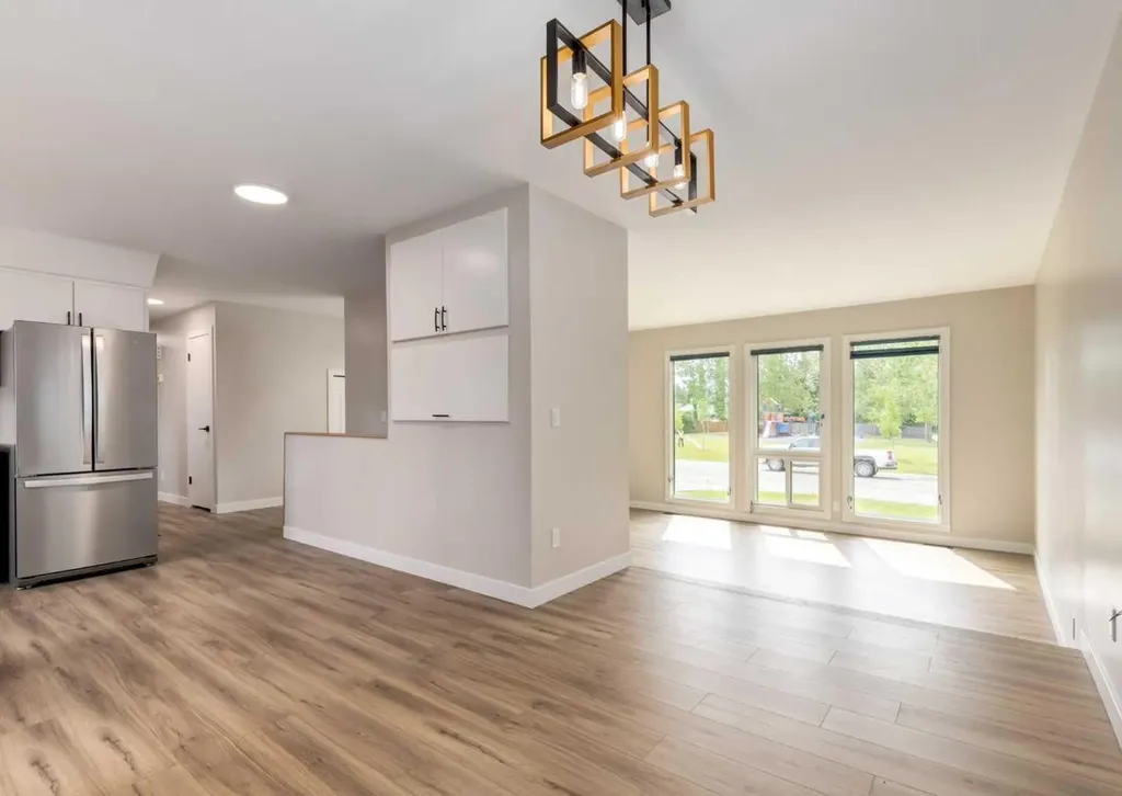 7956 71 Avenue NW Calgary AB T3B 4J3