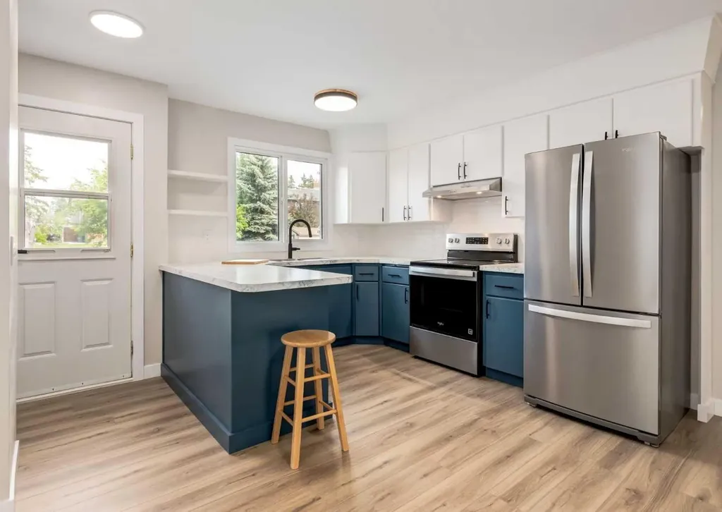 7956 71 Avenue NW Calgary AB T3B 4J3