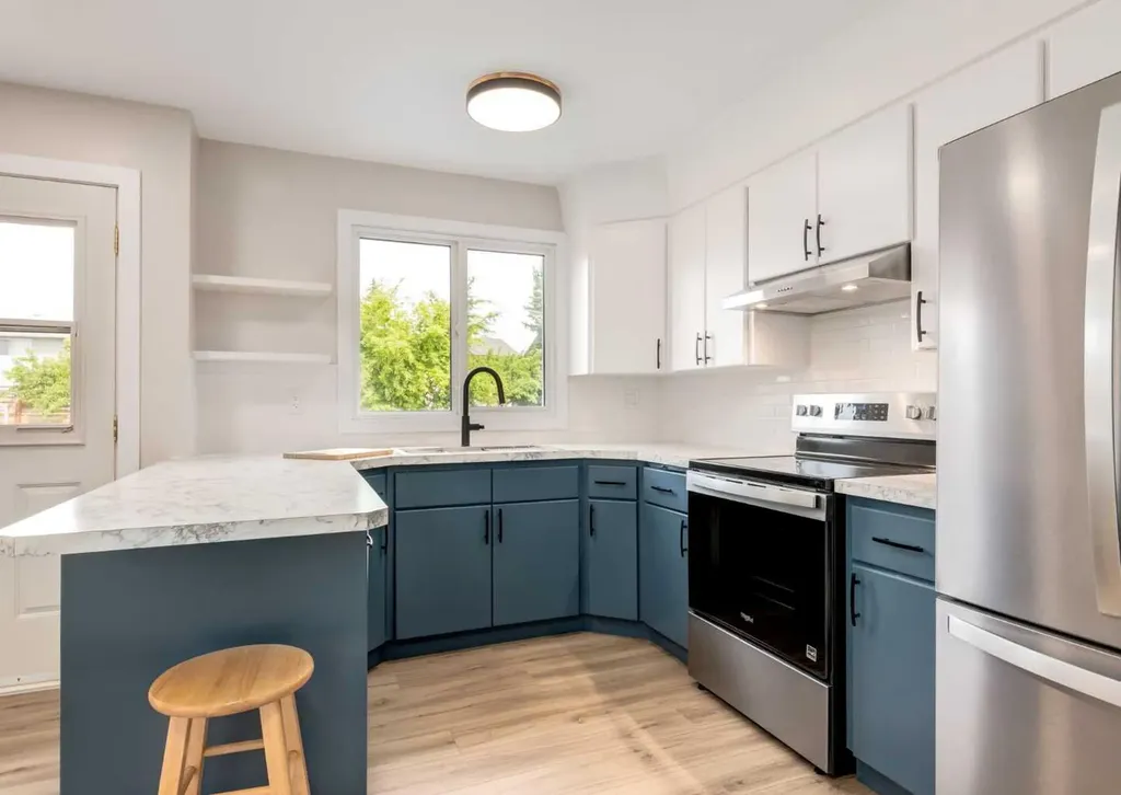 7956 71 Avenue NW Calgary AB T3B 4J3