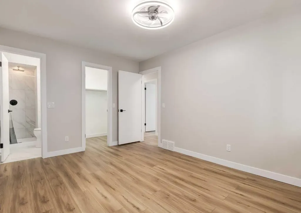 7956 71 Avenue NW Calgary AB T3B 4J3