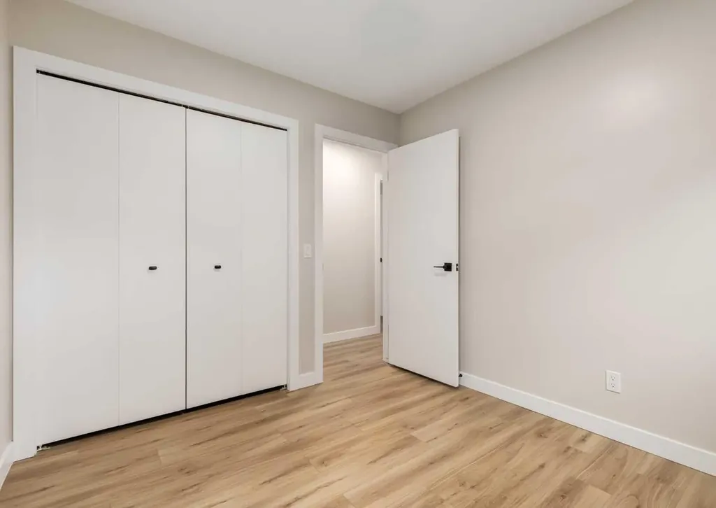 7956 71 Avenue NW Calgary AB T3B 4J3
