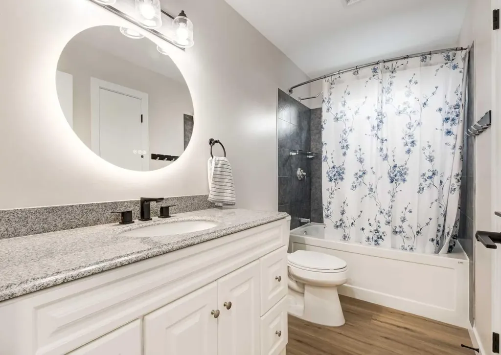 7956 71 Avenue NW Calgary AB T3B 4J3