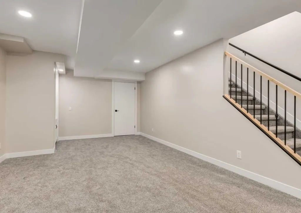 7956 71 Avenue NW Calgary AB T3B 4J3