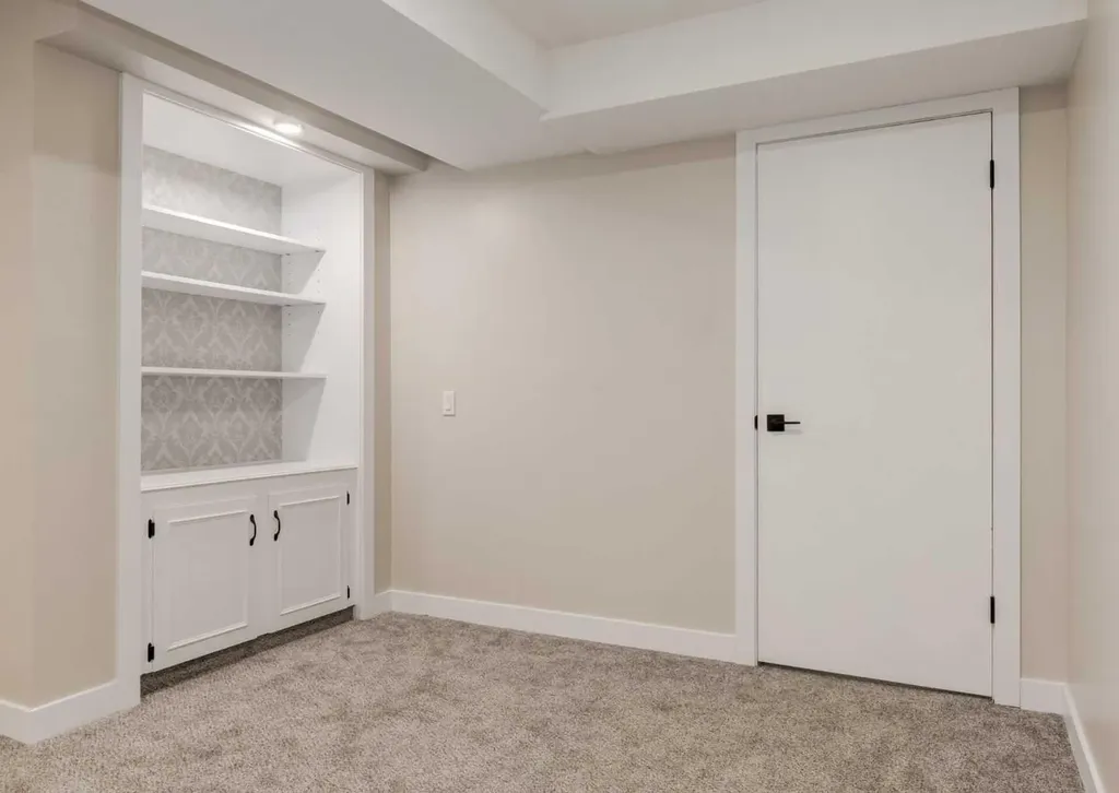7956 71 Avenue NW Calgary AB T3B 4J3