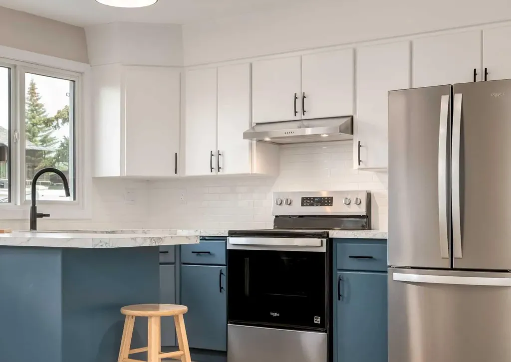 7956 71 Avenue NW Calgary AB T3B 4J3