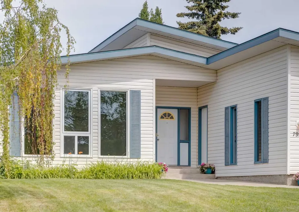 7956 71 Avenue NW Calgary AB T3B 4J3