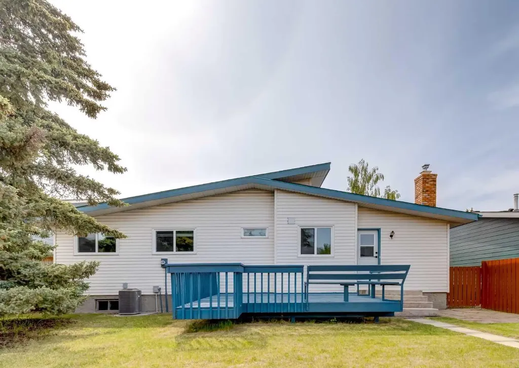 7956 71 Avenue NW Calgary AB T3B 4J3