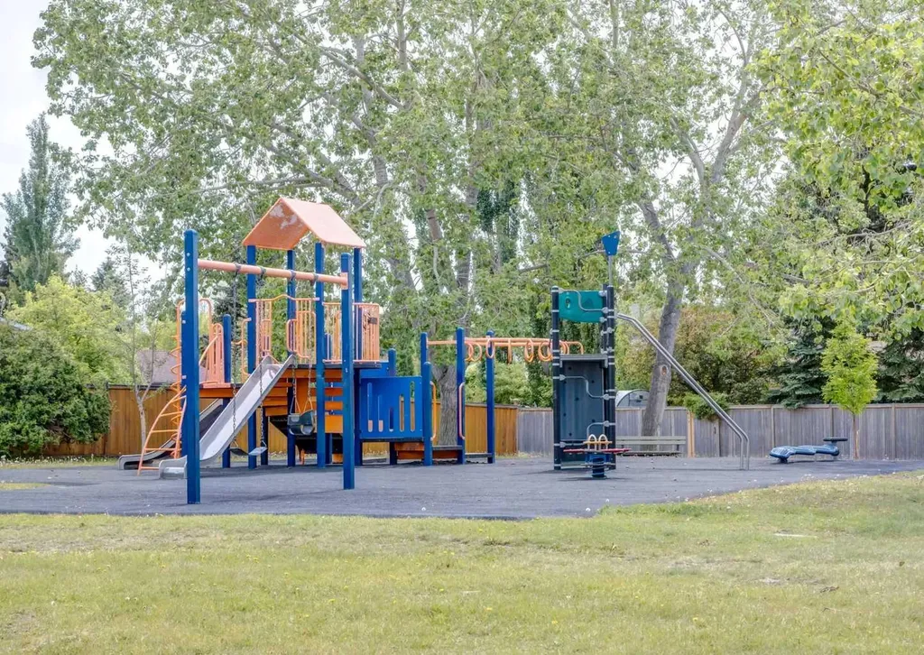7956 71 Avenue NW Calgary AB T3B 4J3