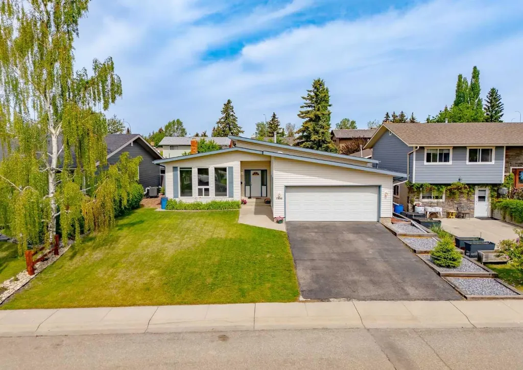 7956 71 Avenue NW Calgary AB T3B 4J3