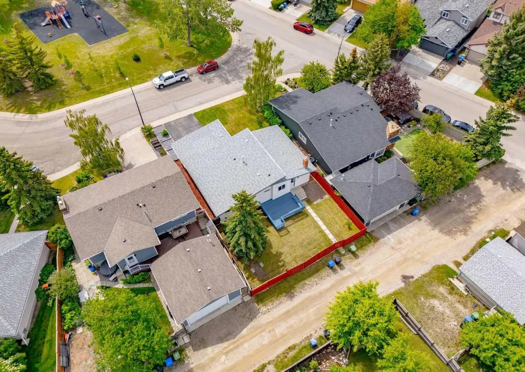 7956 71 Avenue NW Calgary AB T3B 4J3