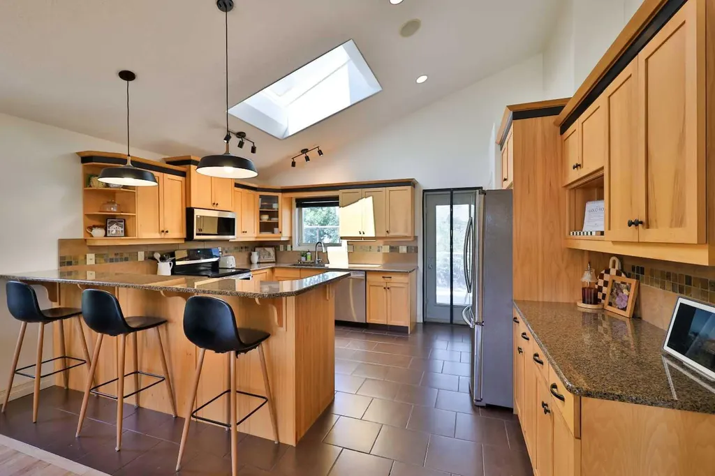 47 Fairmont Road S Lethbridge AB T1K 8C7