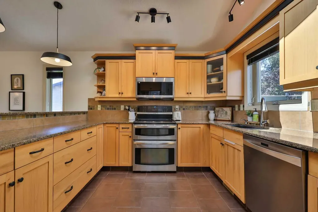 47 Fairmont Road S Lethbridge AB T1K 8C7