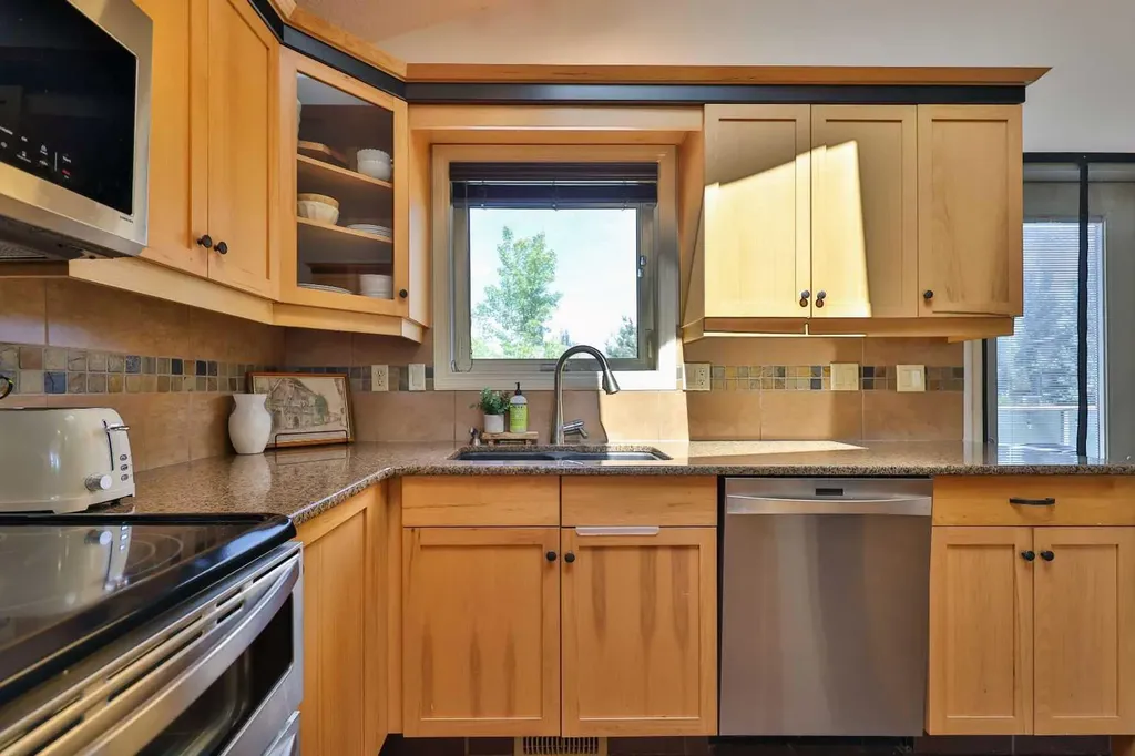 47 Fairmont Road S Lethbridge AB T1K 8C7