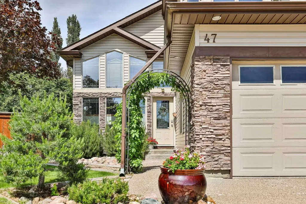 47 Fairmont Road S Lethbridge AB T1K 8C7