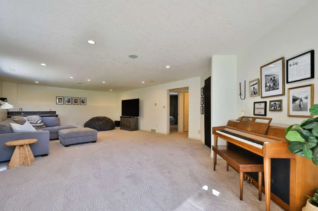 47 Fairmont Road S Lethbridge AB T1K 8C7