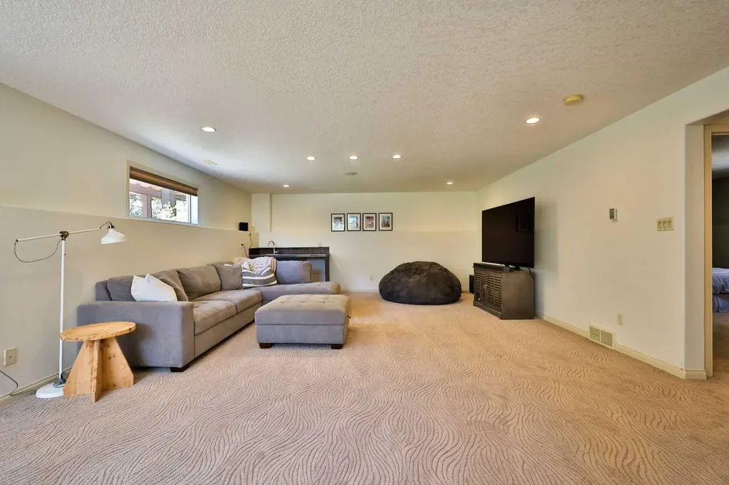 47 Fairmont Road S Lethbridge AB T1K 8C7