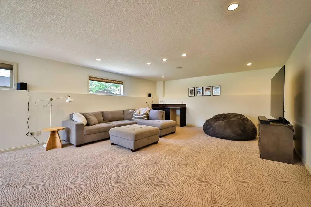 47 Fairmont Road S Lethbridge AB T1K 8C7