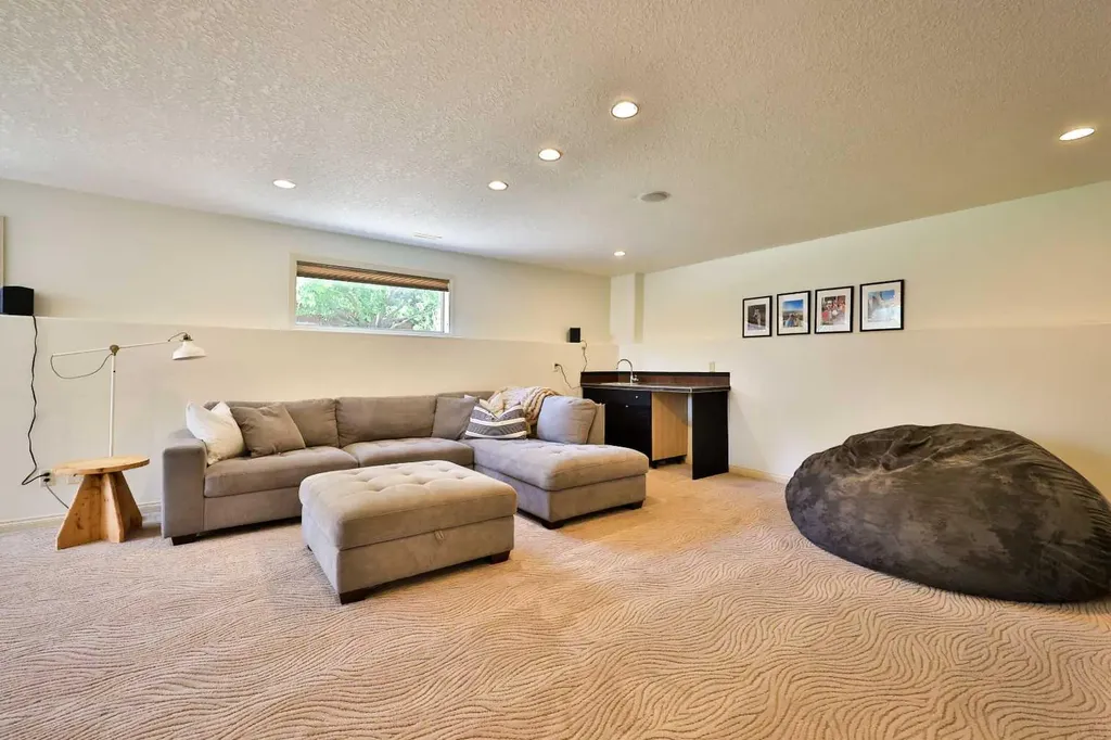 47 Fairmont Road S Lethbridge AB T1K 8C7