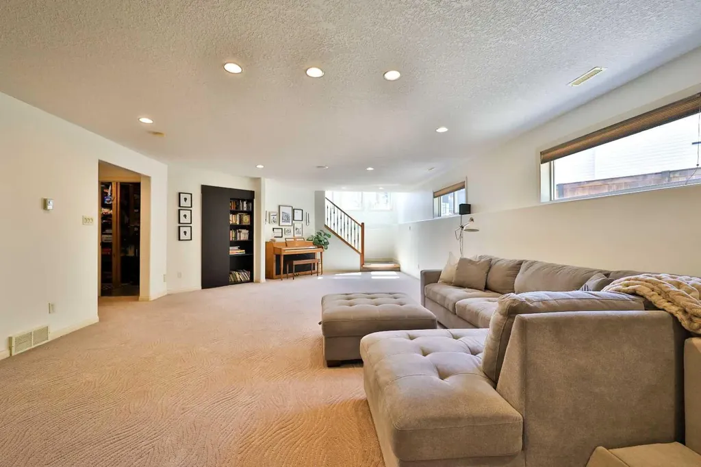 47 Fairmont Road S Lethbridge AB T1K 8C7